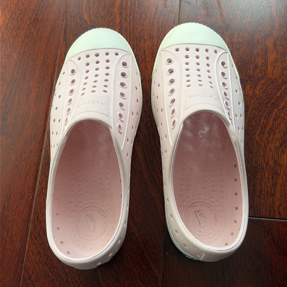 Light pink Natives - Picture 3 of 3